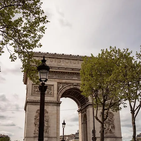 Edgar Tour Eiffel - Carrieres *